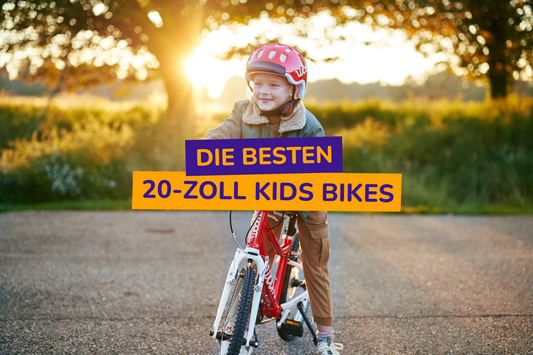 Junges Mädchen steht auf ihrem roten Woom 4 Kinderfahrrad