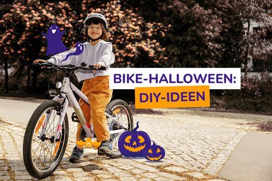 Mädchen auf Bike mit Halloween Cartoons